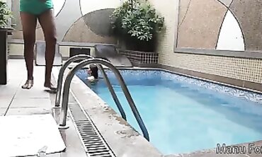 Latina Amadora Entrega Cuzinho e Bucetinha ao Diretor