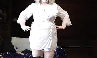 Webcam Model Shows Off Her Huge Boobs And Gives An Epic Blowjob