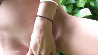 Blonde Debbies Enjoys Outdoor Masturbation