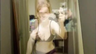 Ginger Babe Takes Sexy Selfies