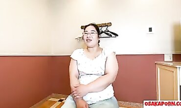 Plumper Nagisa Shows Off Her Lush Body and Big Ass
