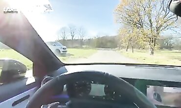 Lara Cumkitten: Draußen mit Vollendung in den Mund