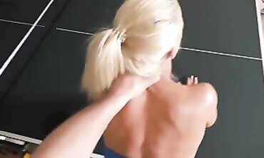 Nach dem Tischtennis: Anal-Sex mit großen Brüsten