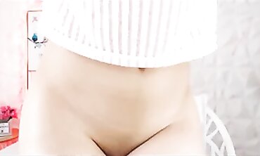 Latina Webcam Model Shows Off Her Stunning Big Ass