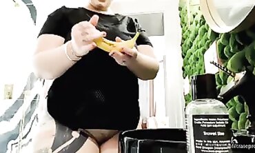 She's Gotten So Thicc: Tattooed Anal Sex With A Banana
