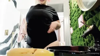 She's Gotten So Thicc: Tattooed Anal Sex With A Banana