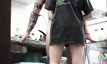 Sesh With Sasha: A Super-Hot Afternoon in the Kitchen