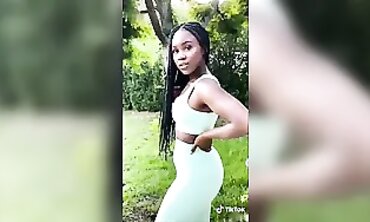 Tik Tok Ultra-Cutie Femmes Queen Trousers & Stockings Compilation Vol. 26