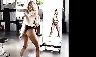 Tik Tok Ultra-Cutie Femmes Queen Trousers & Stockings Compilation Vol. 26