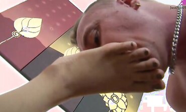 Bow Gets Her Teen Thai Hole Plowed