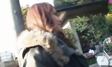 Having met on a walk with a girl, the guy brutally fucked her ass and awarded her with sperm