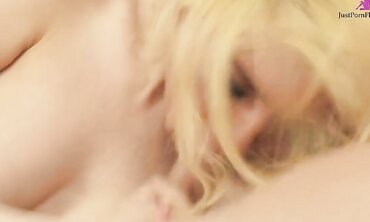 Blonde Bombshell Tranny Lisa Uses Her Feet To Help You Nutt