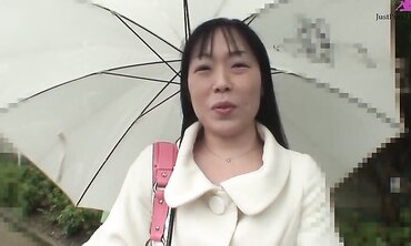 Hot Asian brunette Fumiko Manaka went to a guy's house to fuck her