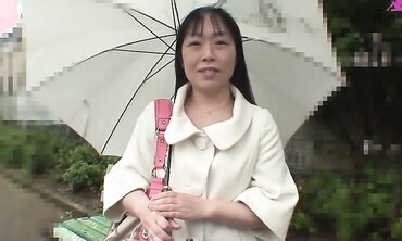 Hot Asian brunette Fumiko Manaka went to a guy's house to fuck her