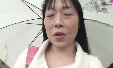 Hot Asian brunette Fumiko Manaka went to a guy's house to fuck her