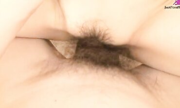 Experienced Asian slut Mako Shinozuka decided to have some fun with boyfriend on bed