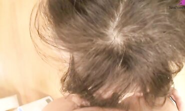 Experienced Asian slut Mako Shinozuka decided to have some fun with boyfriend on bed