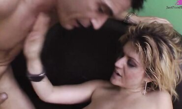 Mature Hottie Tyla Wynn Deep Throats And Fucks Cock Until It Explodes