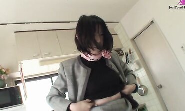 Mature Asian brunette with very hairy pussy Makiko Nakane having fun with a guy