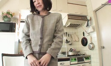 Mature Asian brunette with very hairy pussy Makiko Nakane having fun with a guy