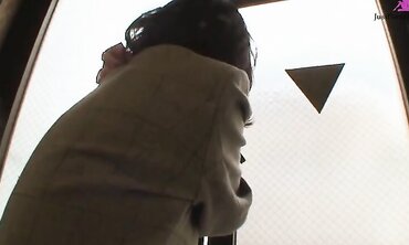 Mature Asian brunette with very hairy pussy Makiko Nakane having fun with a guy