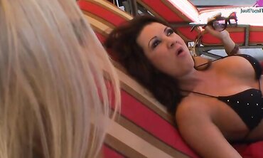 Roxanne Hall And Alexa Jordan In Cougars Love Kittens