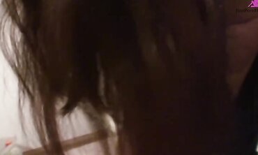 Calling a neighbor, the guy fucked her, before that he made a gorgeous cunnilingus