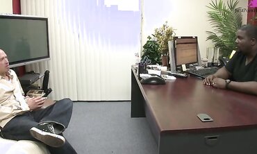Tiffany Taylor Gets Her Pussy Fucked Live In A Chat Room