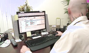 Tiffany Taylor Gets Her Pussy Fucked Live In A Chat Room