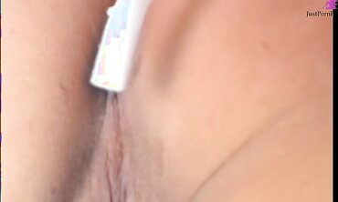 Young girl came to a friend and was seduced and fucked
