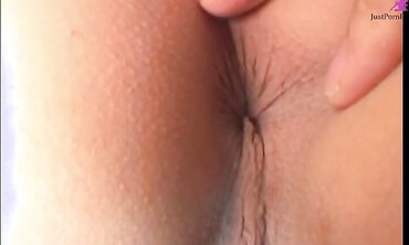Young girl came to a friend and was seduced and fucked