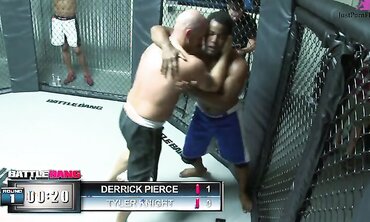 Sexy blonde Jessica Moorev fucked with MMA fighter