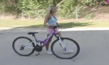 Teen Lesbians Know How to Please Each Other