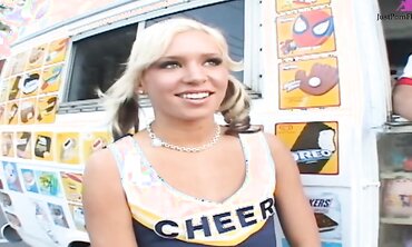 Kacey Jordan Bangs Her Mouth With Ice Cream Before Sex
