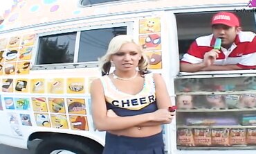 Kacey Jordan Bangs Her Mouth With Ice Cream Before Sex