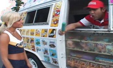 Kacey Jordan Bangs Her Mouth With Ice Cream Before Sex