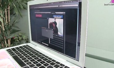 Victoria Lawson Gets Her Pussy Fucked Live In A Chat Room
