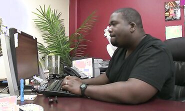 Victoria Lawson Gets Her Pussy Fucked Live In A Chat Room