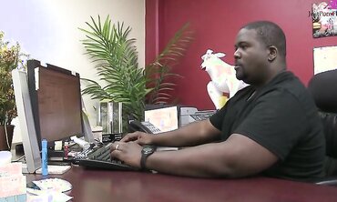 Victoria Lawson Gets Her Pussy Fucked Live In A Chat Room