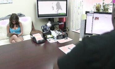 Victoria Lawson Gets Her Pussy Fucked Live In A Chat Room
