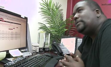 Victoria Lawson Gets Her Pussy Fucked Live In A Chat Room