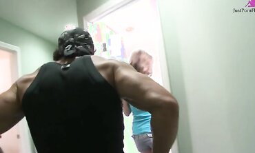 Victoria Lawson Gets Her Pussy Fucked Live In A Chat Room
