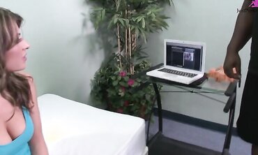 Victoria Lawson Gets Her Pussy Fucked Live In A Chat Room