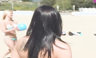 Rachel Starr and Friend Eat Each Other Out