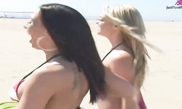 Rachel Starr and Friend Eat Each Other Out