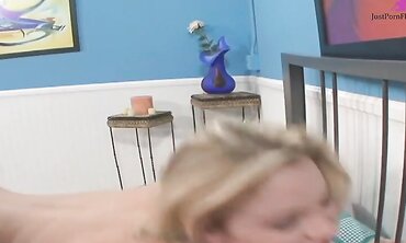 Rachel Starr and Friend Eat Each Other Out