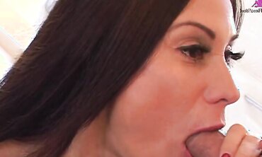 Sheila Marie Is A Housewife With Double Ds