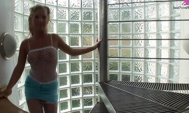 Kyra Banks Lets Her Ass Take Not One But Two Cocks