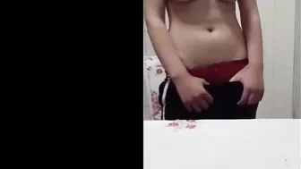 Gavat Kiro Sevgilisini Pazarliyor: Mükemmel Göğüsler