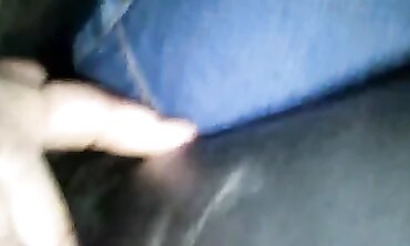 Rica Madura Se Mete Dedos En El Culo Antes De Subir Al Bus